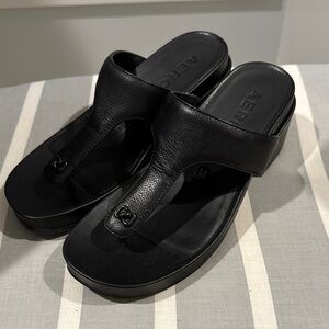 AEROSOLES Black Platform Thong Sandals